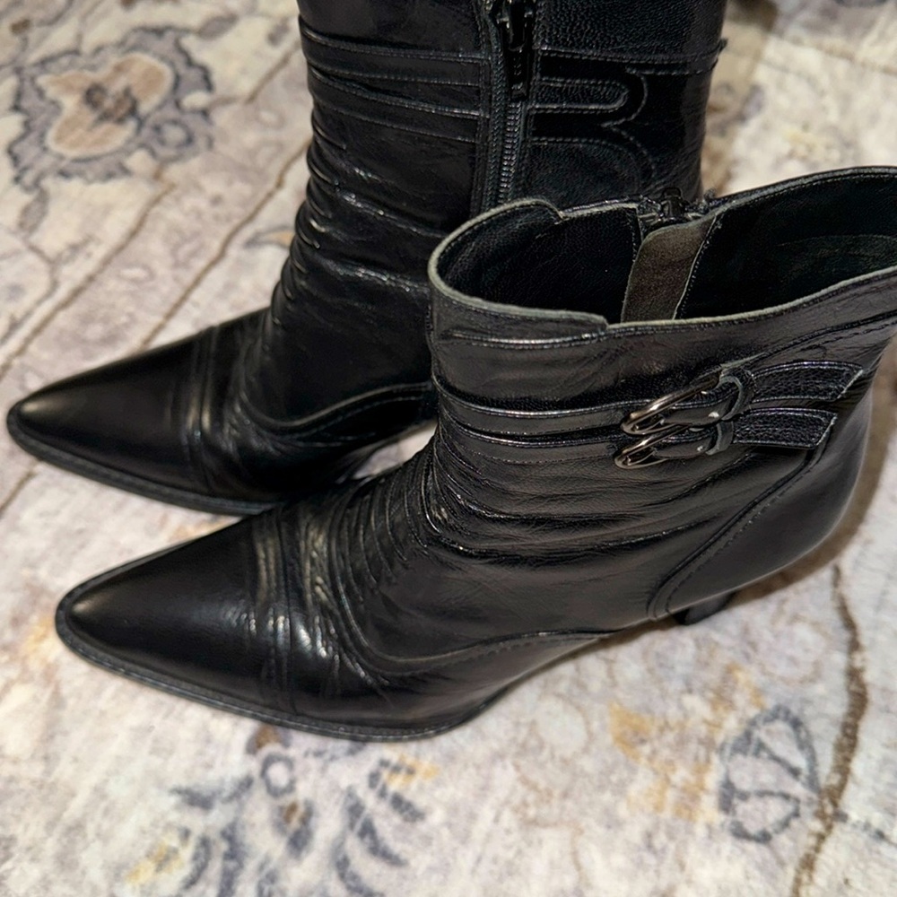 Vintage Victorian Style Via Spiga Black Genuine Patent Leather Laced Knee Boots - Picture 2 of 3